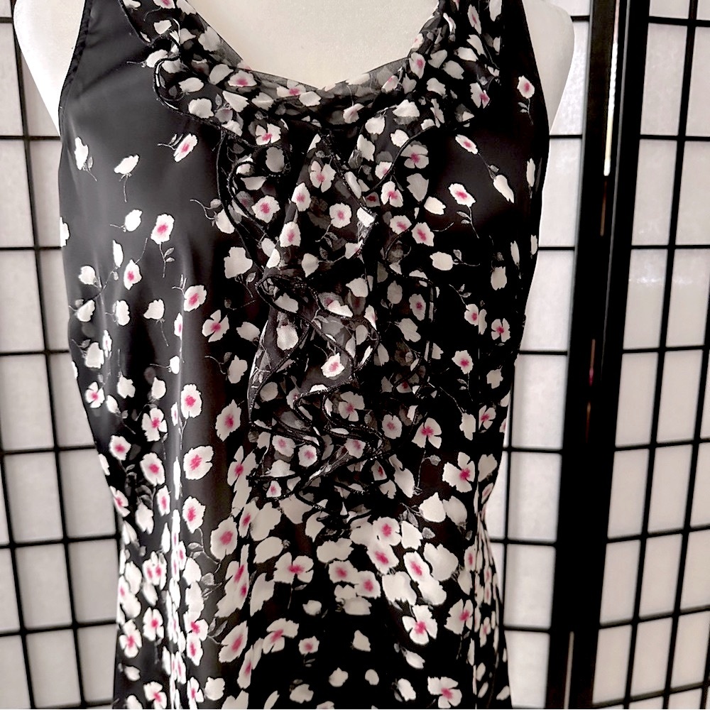 🌻WHBM Black & Pink Floral Ruffle Neck Blouse